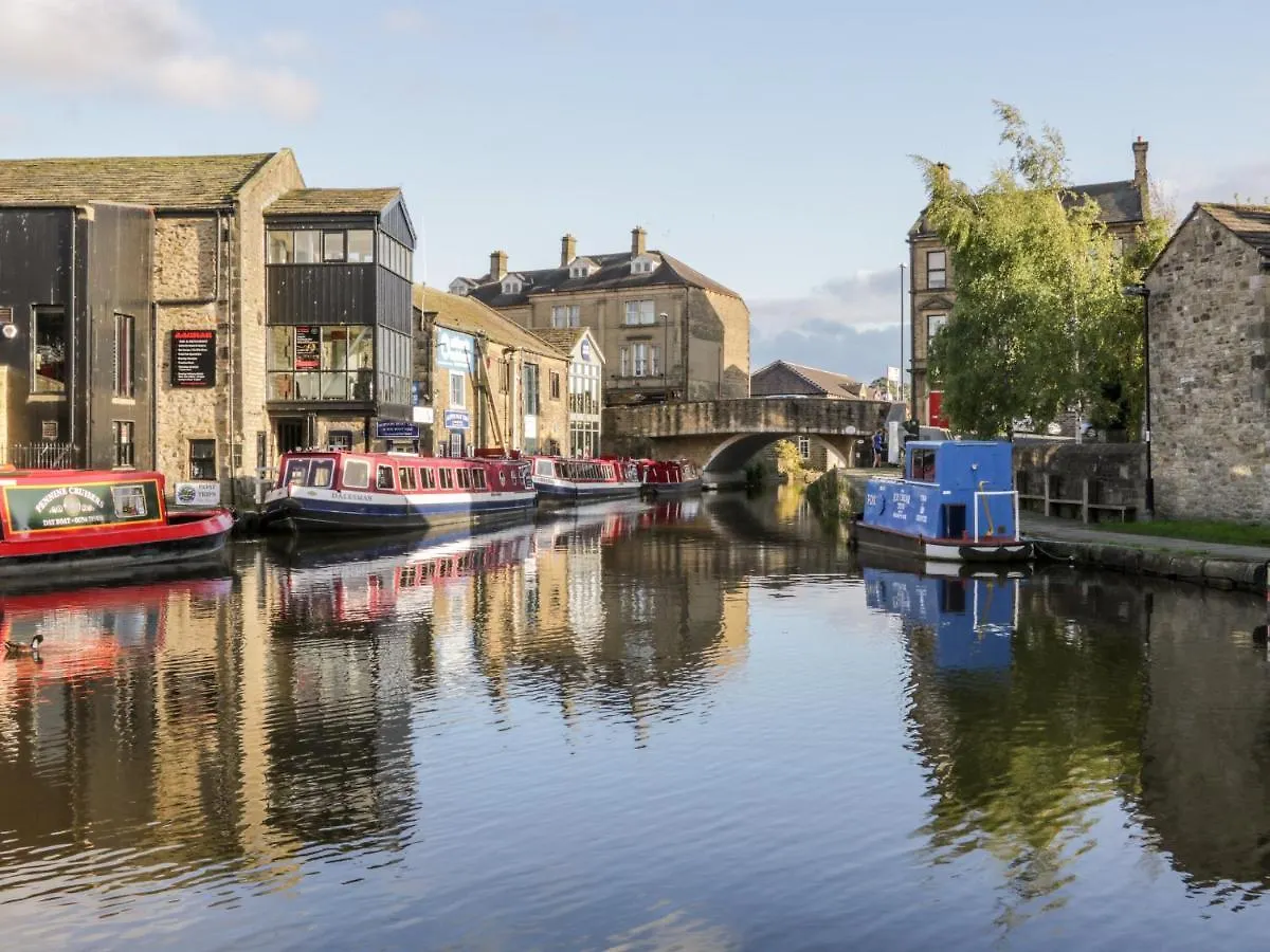Lock View Villa Skipton 0*,